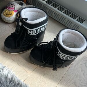 Moon Boot Black Winter Boots